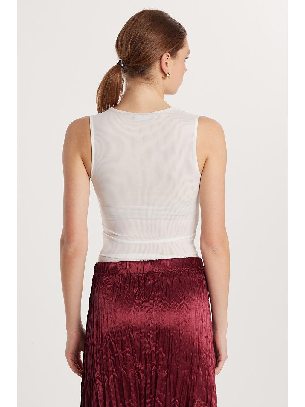 Kadın Slim Fit Sıfır Kol Düz Bisiklet Yaka Ekru Bluz-4