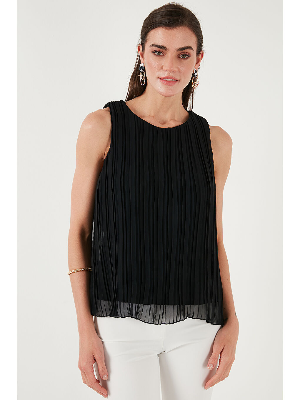 Siyah Astarlı Kalın Askılı Standart Fit Bisiklet Yaka Şifon Kadın Bluz 611Fb220-1