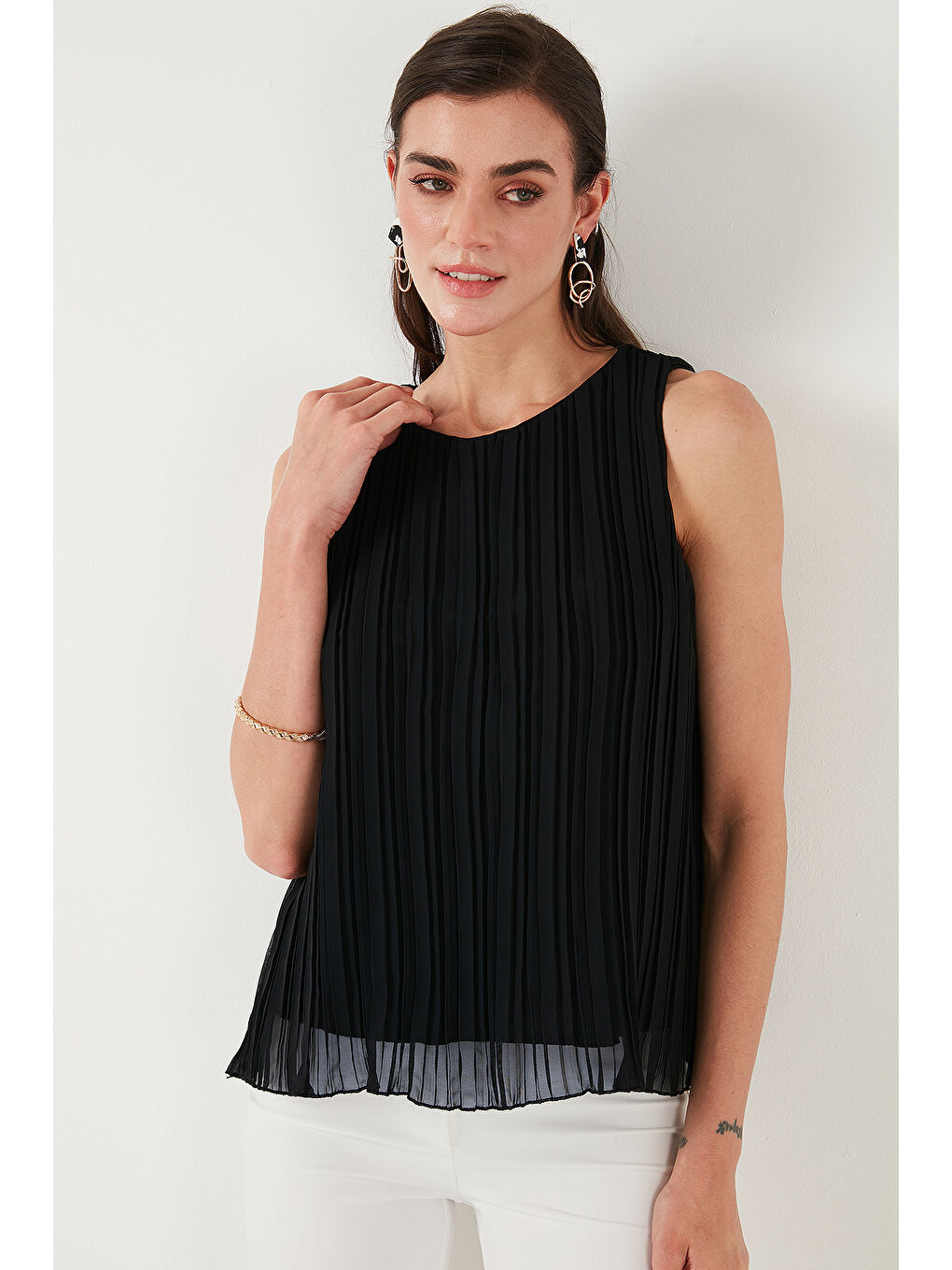 Siyah Astarlı Kalın Askılı Standart Fit Bisiklet Yaka Şifon Kadın Bluz 611Fb220-3