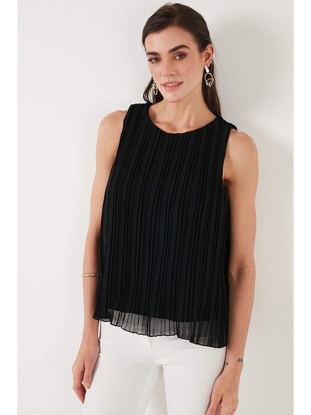 Siyah Astarlı Kalın Askılı Standart Fit Bisiklet Yaka Şifon Kadın Bluz 611Fb220-4