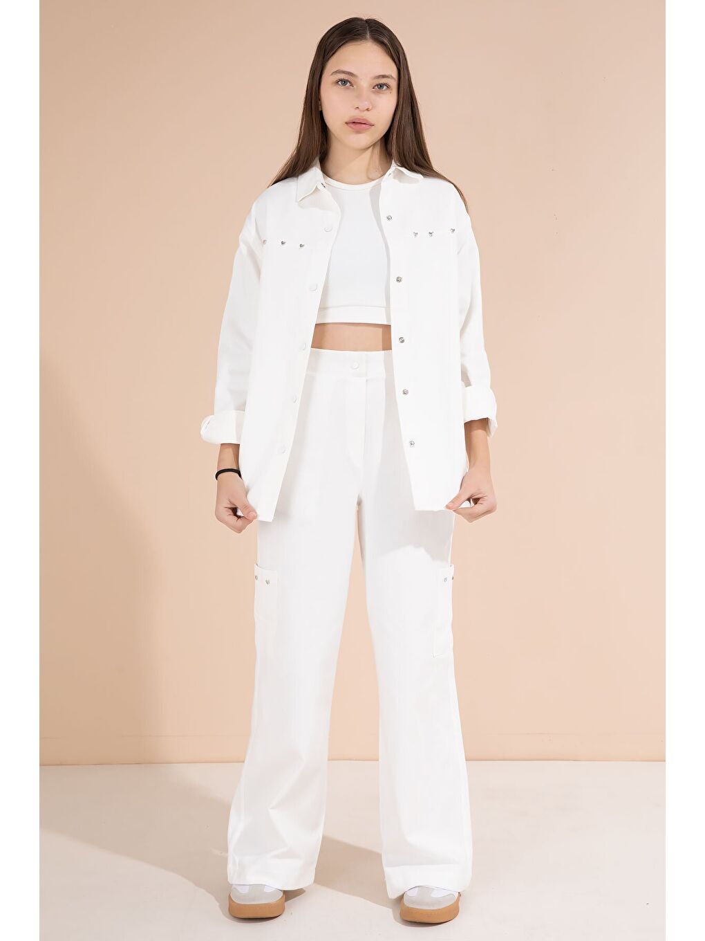 Beyaz Kalp İşlemeli Gömlekli Geniş Paça Pantolonlu Kız Çocuk Gabardin Takım 23553-2