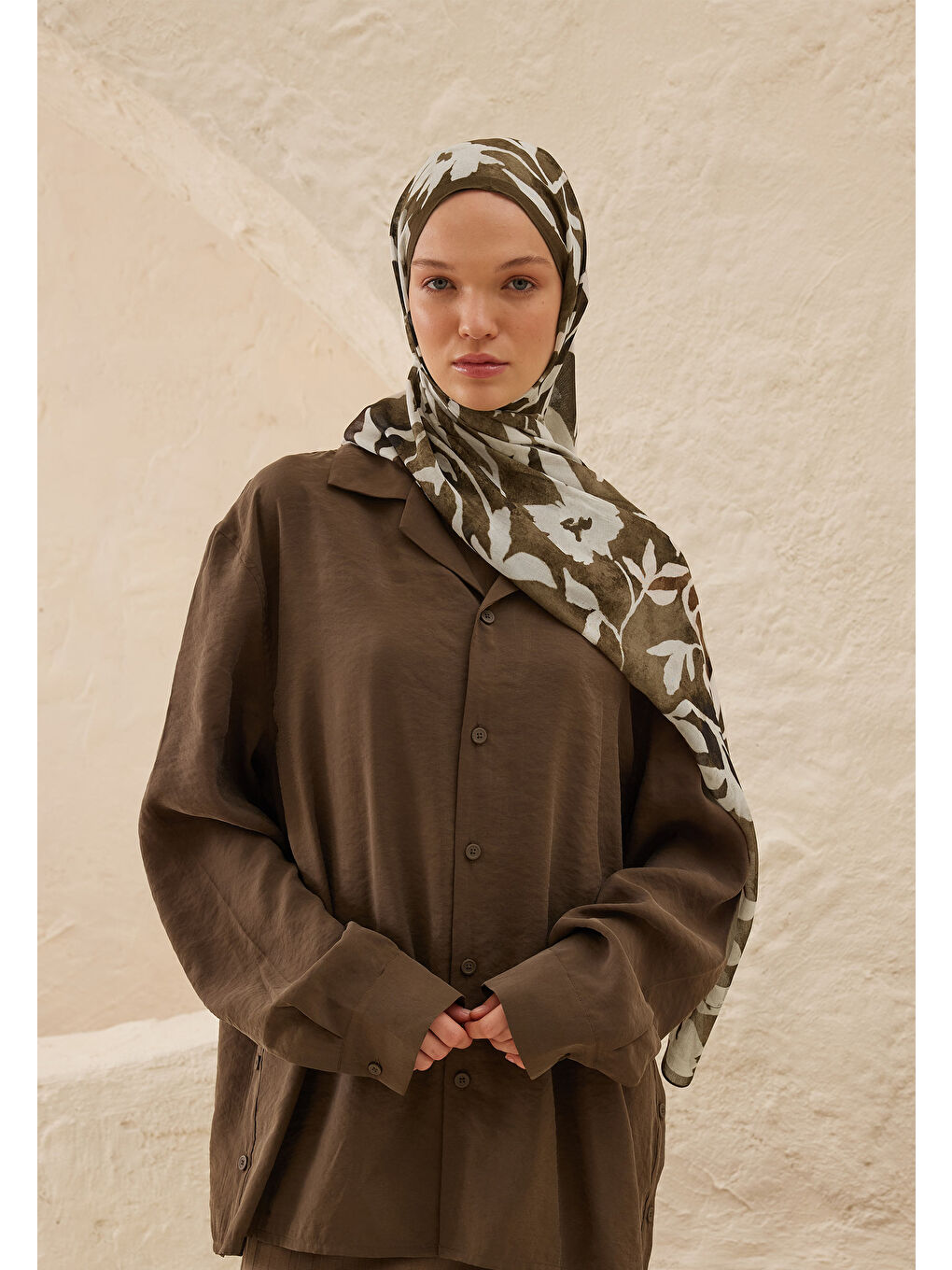 Kahverengi Petunia Desen Rami Şal Toprak