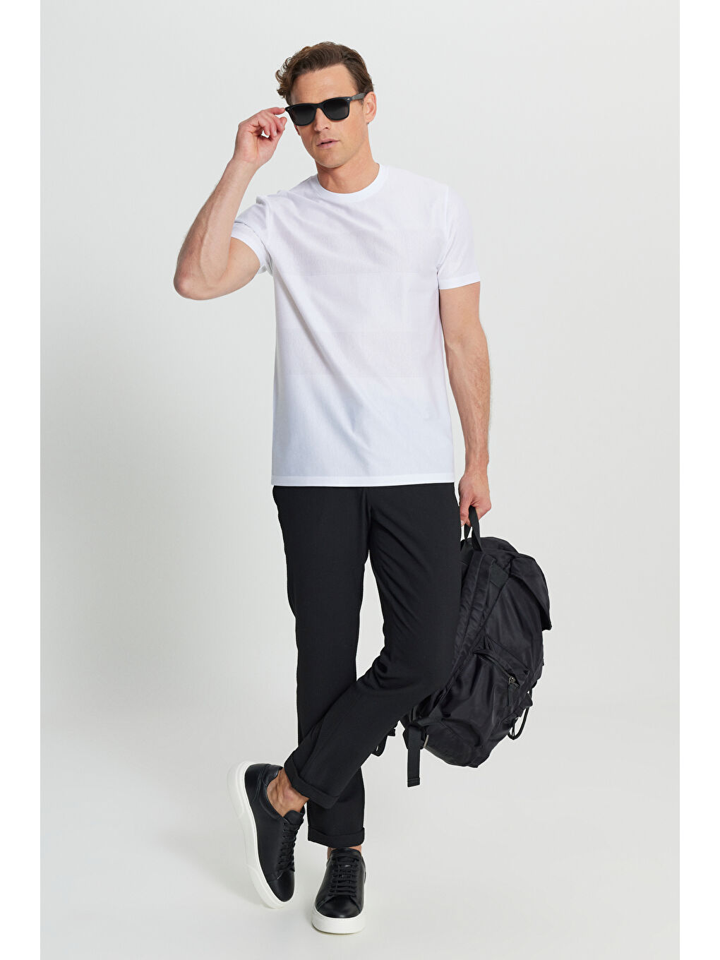 Erkek Beyaz %100 Pamuk Dar Kesim Bisiklet Yaka Jakarlı Tişört-1