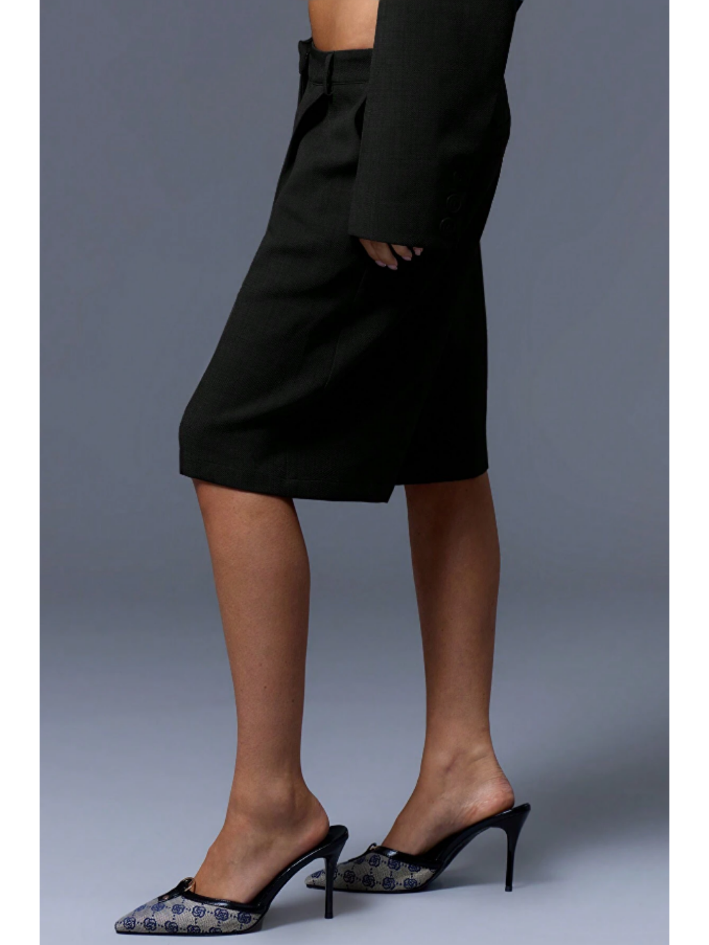 Siyah Pileli Kadın Bermuda Şort-3