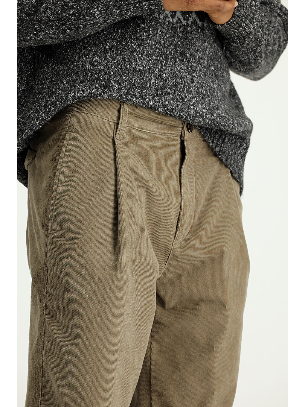 Kahverengi Relaxed Fit Rahat Kesim Elastanlı Pileli Kadife Pantolon-2