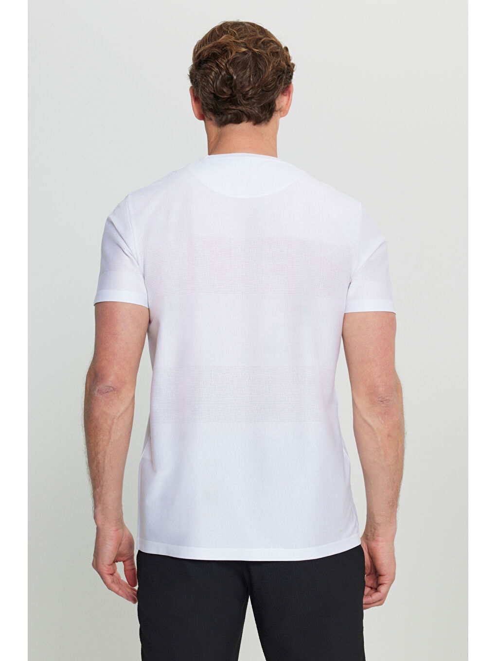 Erkek Beyaz %100 Pamuk Dar Kesim Bisiklet Yaka Jakarlı Tişört-4