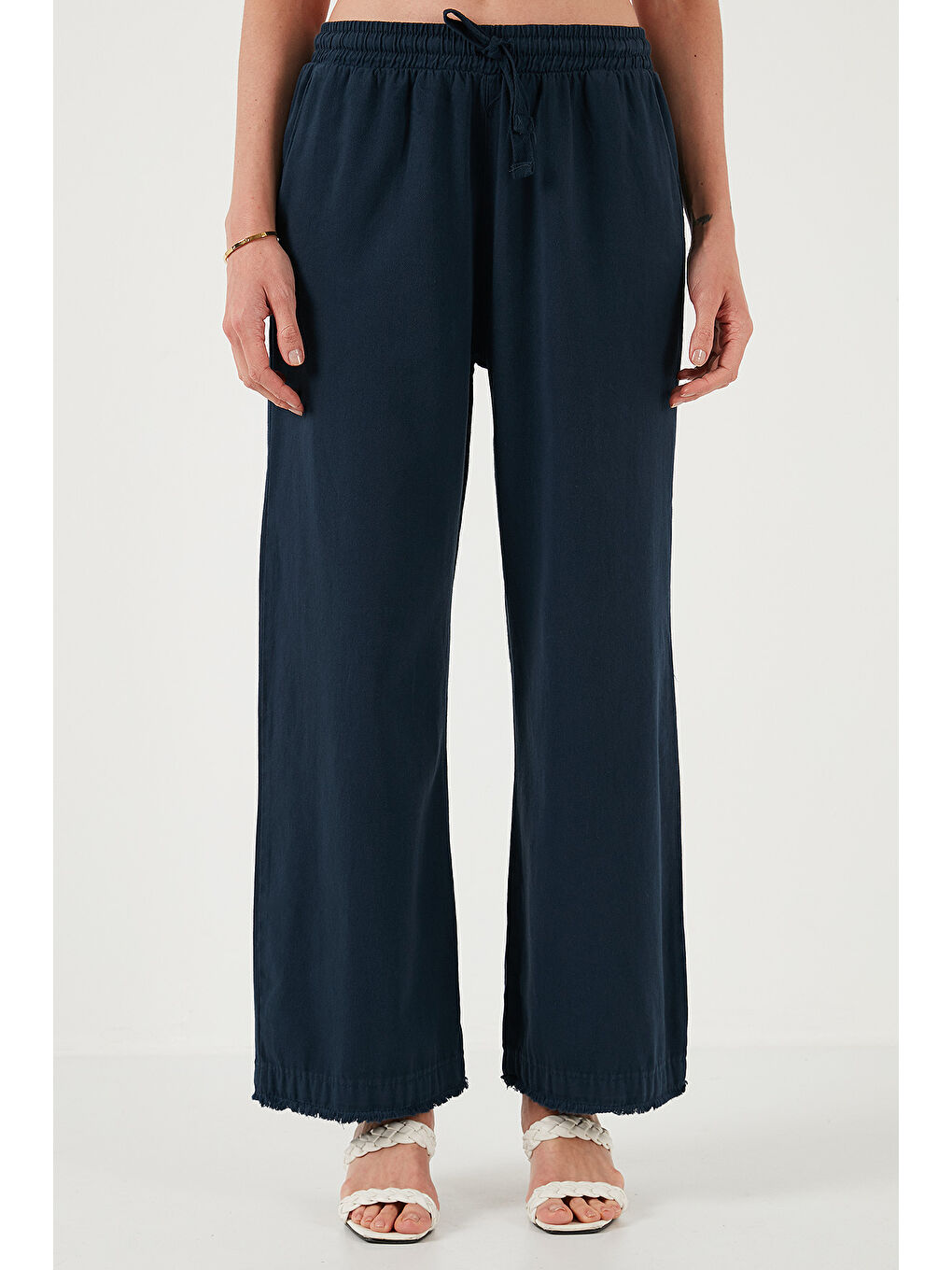 Lacivert Pamuklu Belden Bağlamalı Yüksek Bel Geniş Paça Cepli Regular Fit Kadın Pantolon 668Yp4760-2