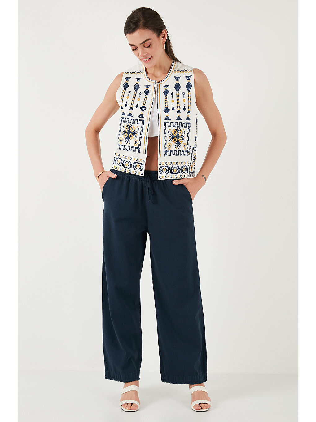 Lacivert Pamuklu Belden Bağlamalı Yüksek Bel Geniş Paça Cepli Regular Fit Kadın Pantolon 668Yp4760-3