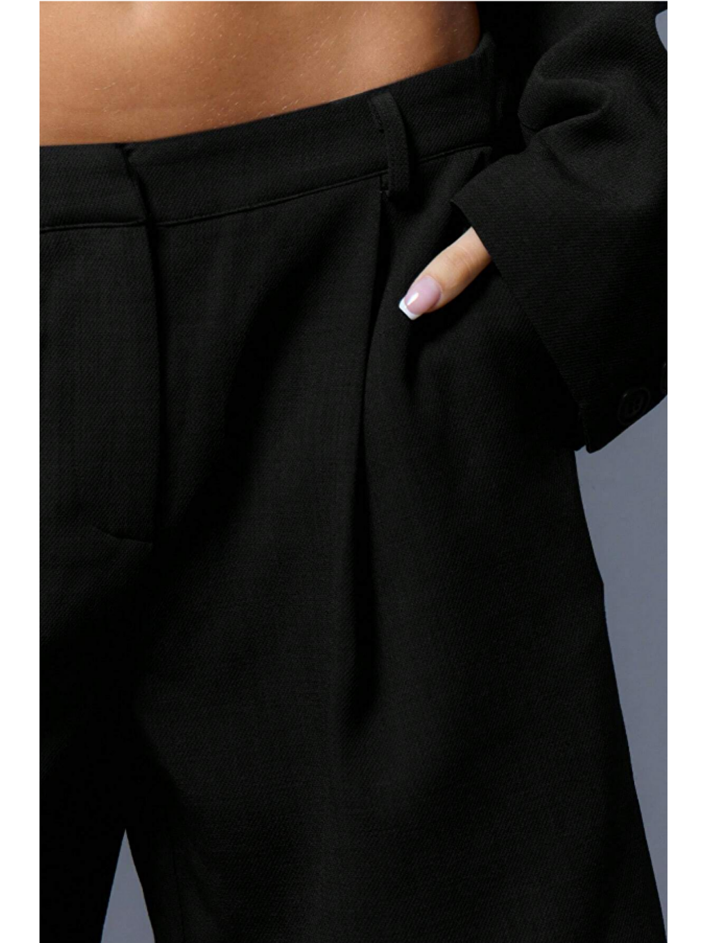 Siyah Pileli Kadın Bermuda Şort-4