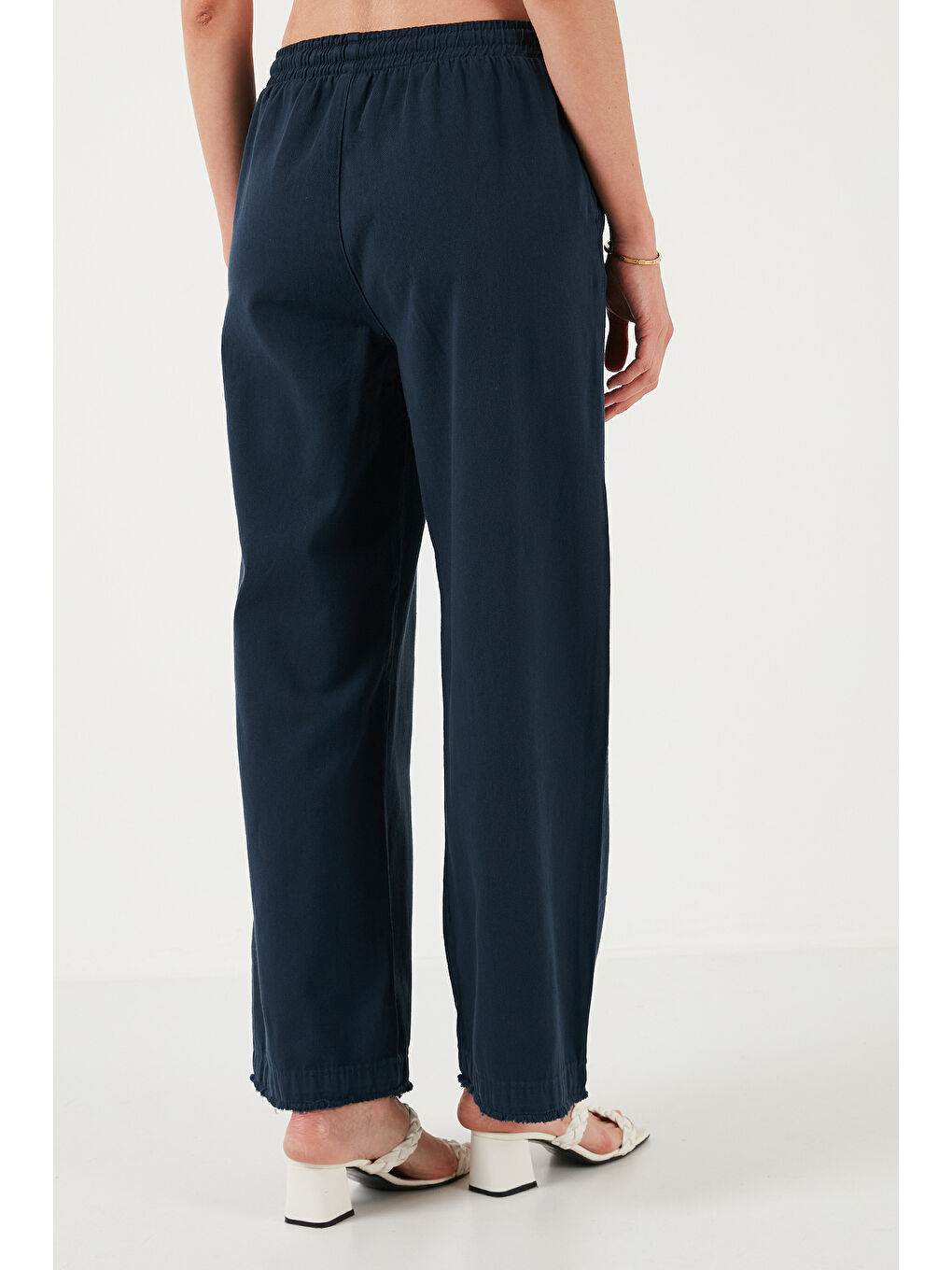 Lacivert Pamuklu Belden Bağlamalı Yüksek Bel Geniş Paça Cepli Regular Fit Kadın Pantolon 668Yp4760-6