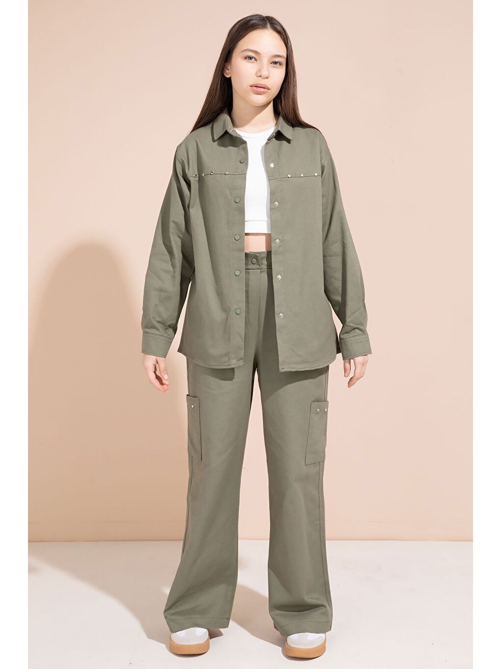 Haki Kalp İşlemeli Gömlekli Geniş Paça Pantolonlu Kız Çocuk Gabardin Takım 23554-1