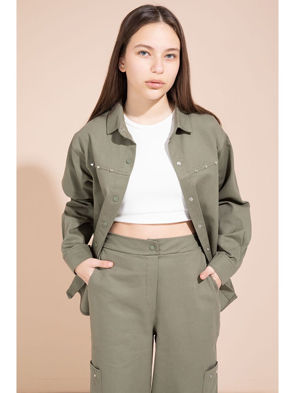 Haki Kalp İşlemeli Gömlekli Geniş Paça Pantolonlu Kız Çocuk Gabardin Takım 23554-2