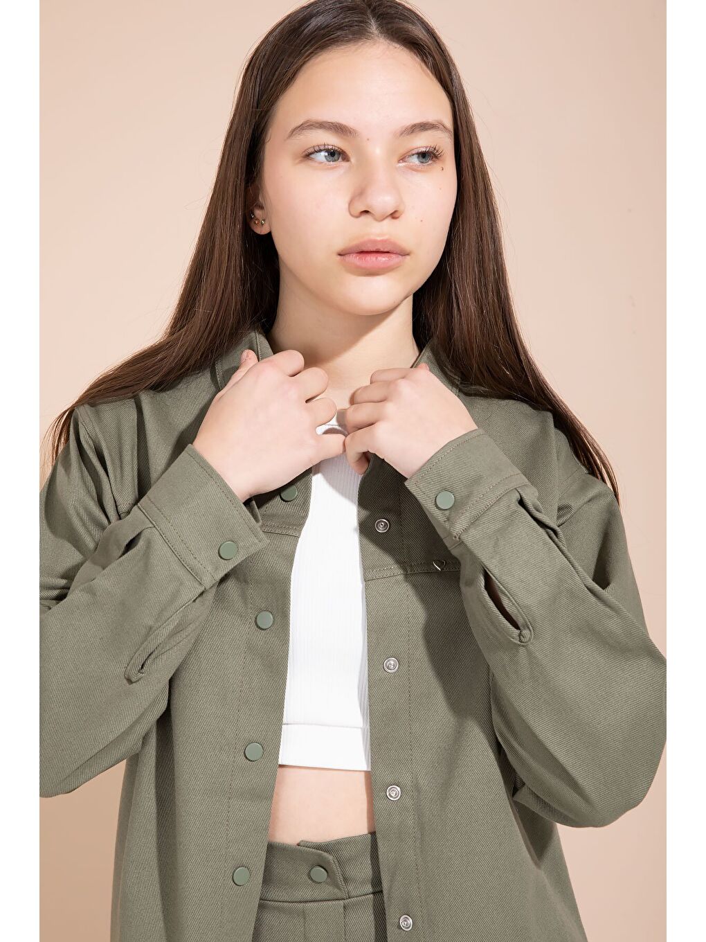 Haki Kalp İşlemeli Gömlekli Geniş Paça Pantolonlu Kız Çocuk Gabardin Takım 23554-3