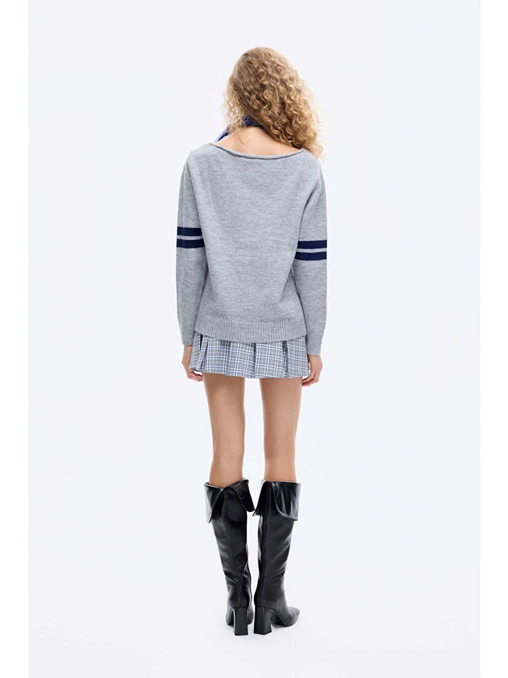 Sayı Desenli Kayık Yaka Triko Kazak Açık Gri-4