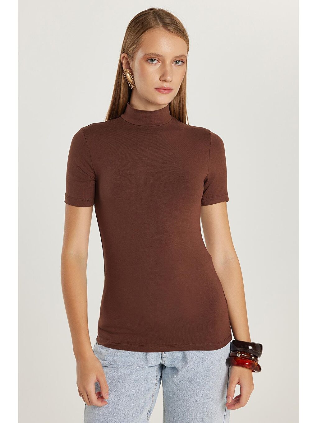 Kadın Standart Fit Kısa Kollu Yarım Balıkçı Yaka Kahverengi Bluz-3