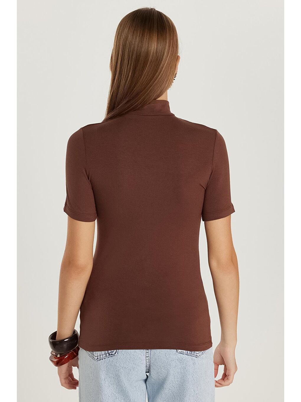 Kadın Standart Fit Kısa Kollu Yarım Balıkçı Yaka Kahverengi Bluz-4