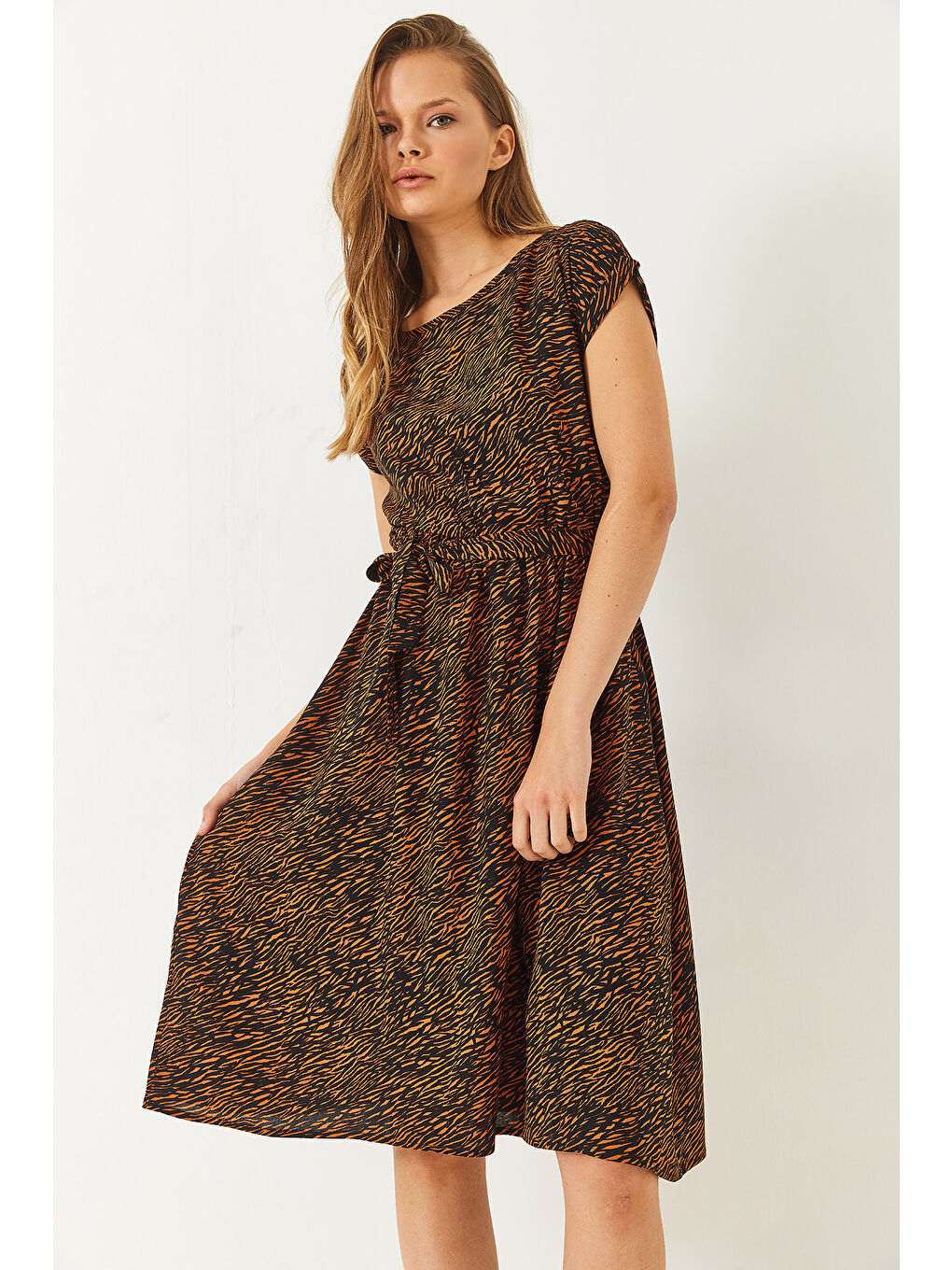 Siyah Kadın Multi Desenli Beli Lastikli Kuşaklı Kısa Kollu Viskon Elbise-3