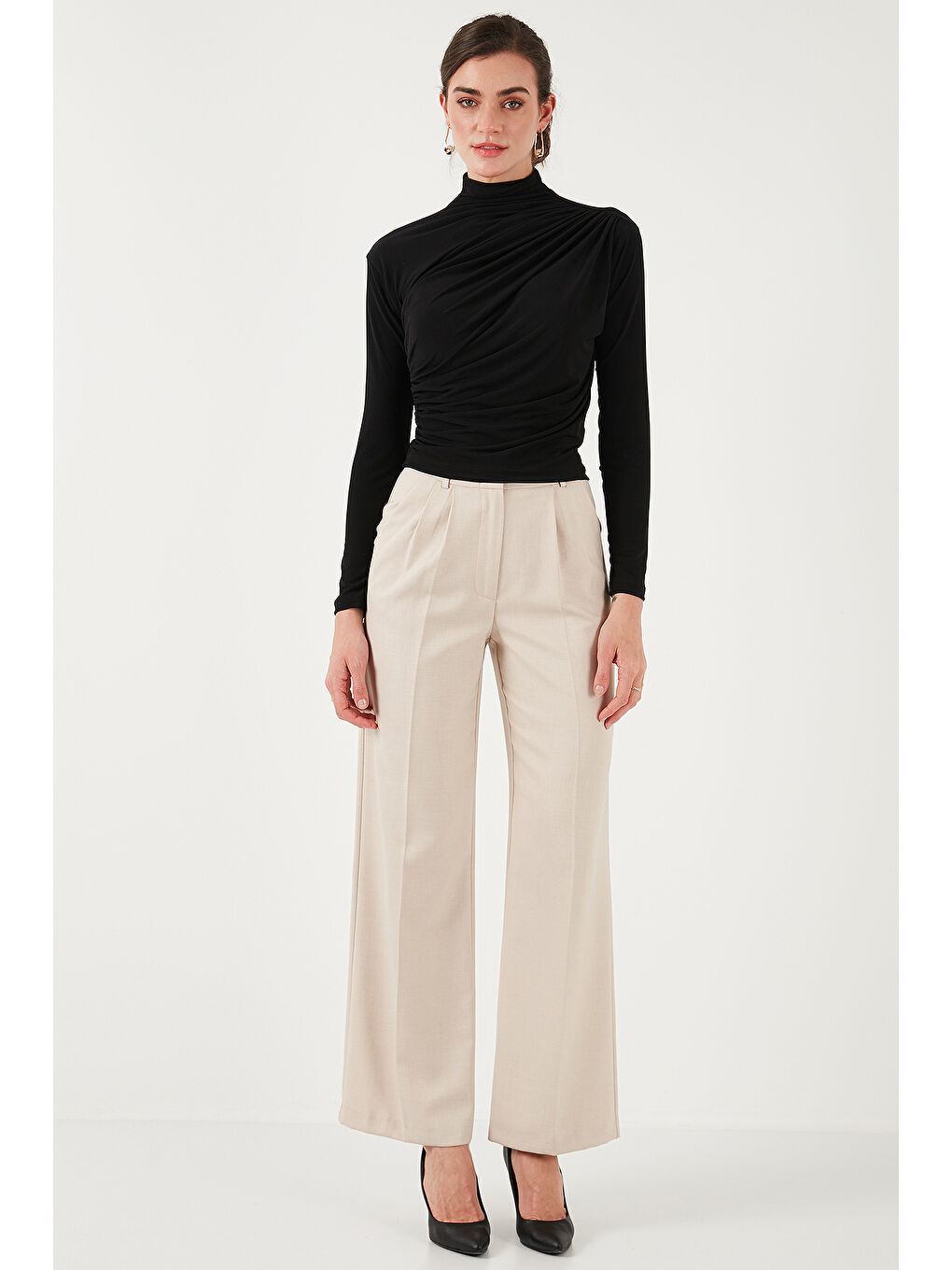 Siyah Streç Büzgü Detaylı Slim Fit Dik Yaka Kadın Bluz 669925-2