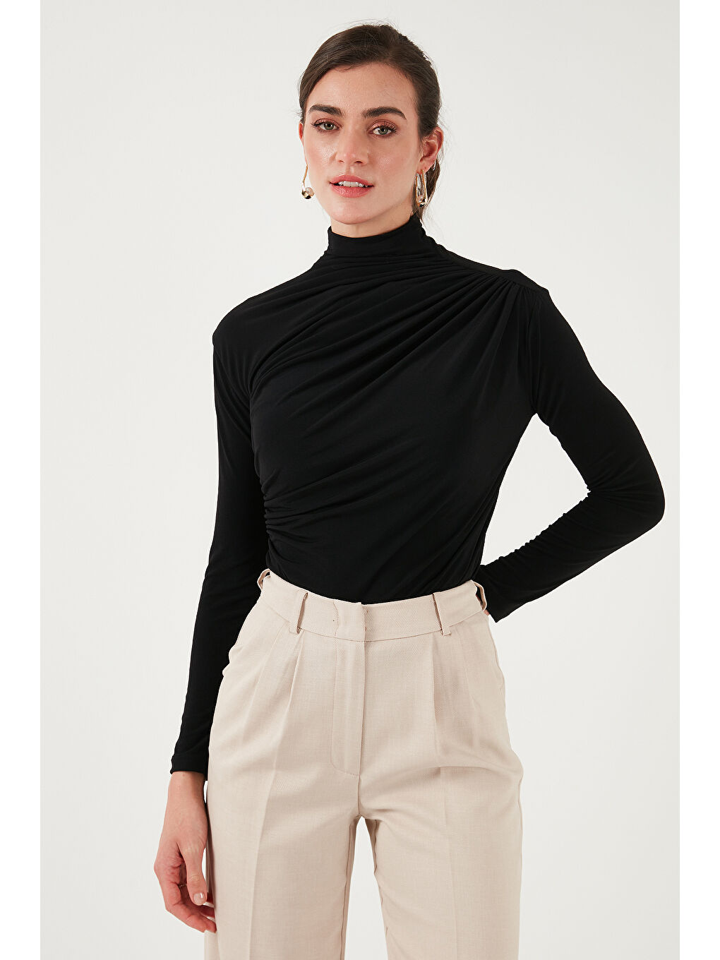 Siyah Streç Büzgü Detaylı Slim Fit Dik Yaka Kadın Bluz 669925-4