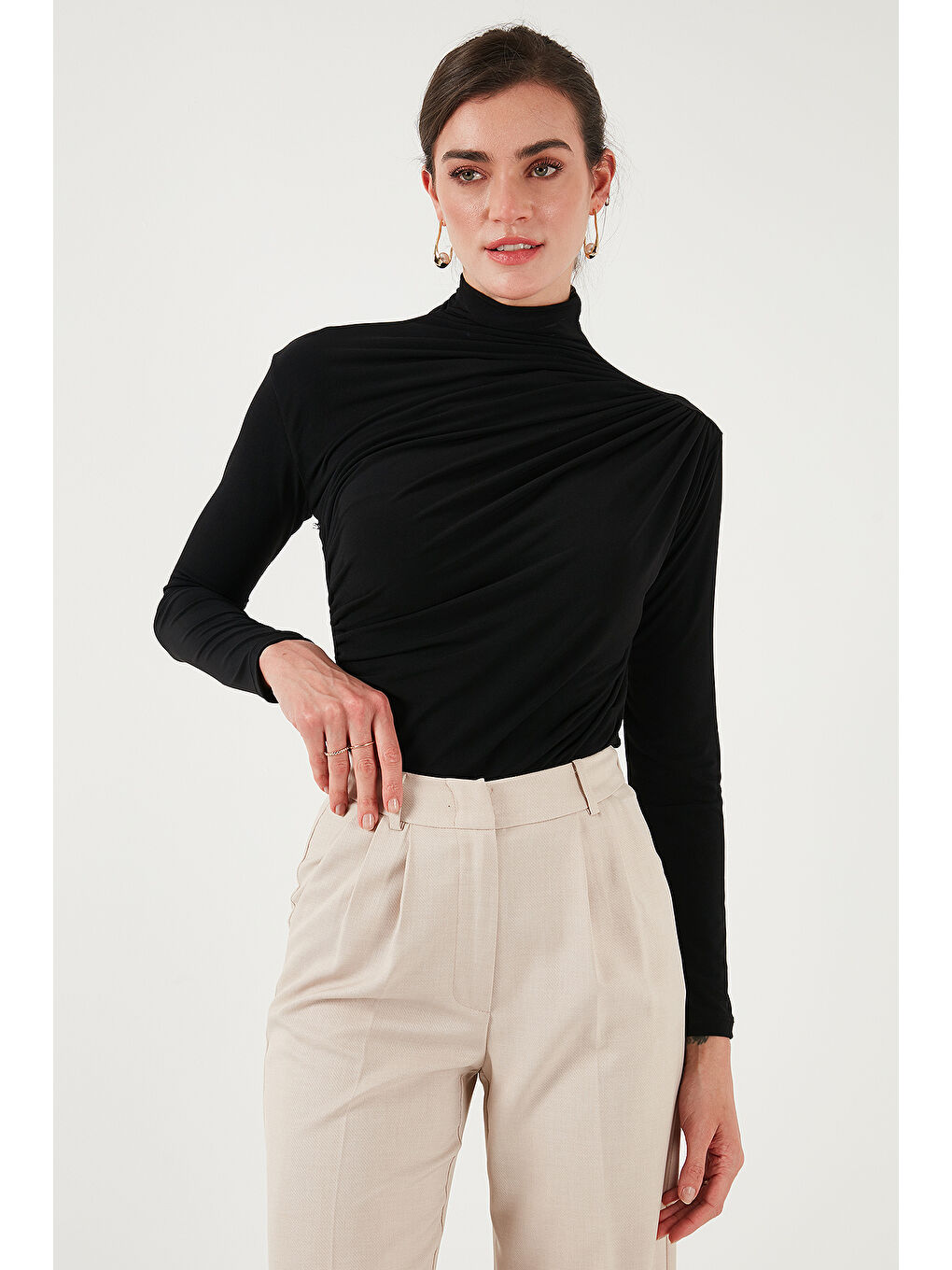 Siyah Streç Büzgü Detaylı Slim Fit Dik Yaka Kadın Bluz 669925-5