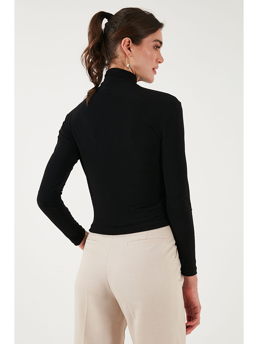 Siyah Streç Büzgü Detaylı Slim Fit Dik Yaka Kadın Bluz 669925-6