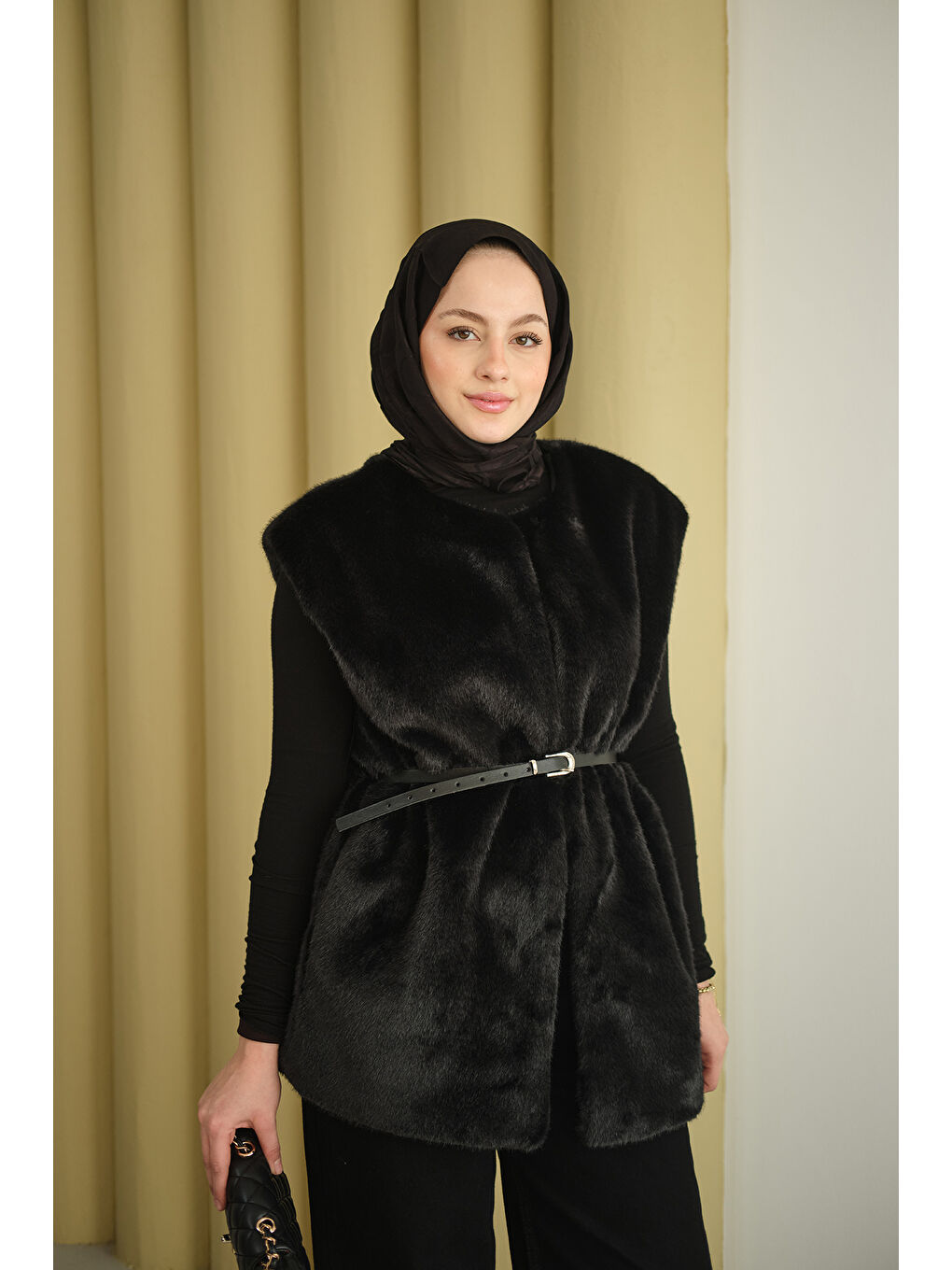 Kadın Kemer Detay Pelüş Yelek Siyah-4