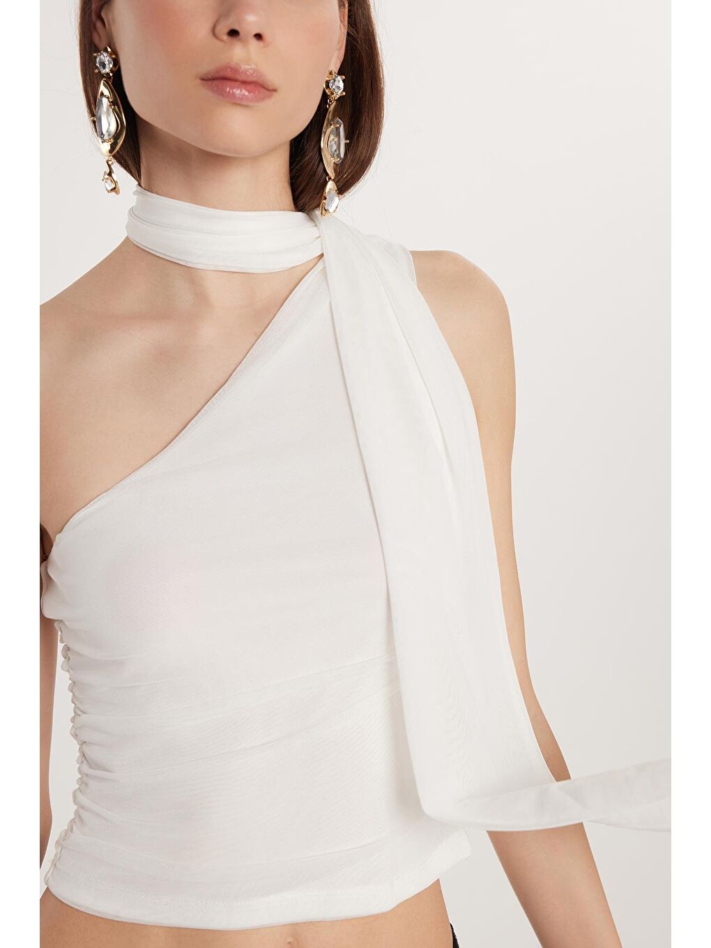 Ekru Kadın Standart Fit Tek Omuz Tül Detaylı Beyaz Bluz-2