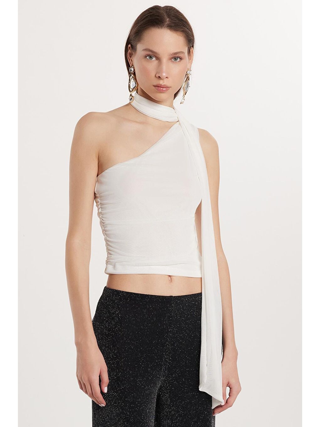 Ekru Kadın Standart Fit Tek Omuz Tül Detaylı Beyaz Bluz-3