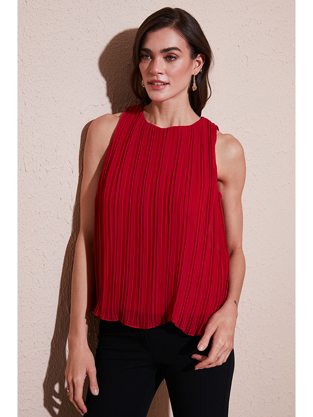 Kırmızı Astarlı Kalın Askılı Standart Fit Bisiklet Yaka Şifon Kadın Bluz 611Fb220