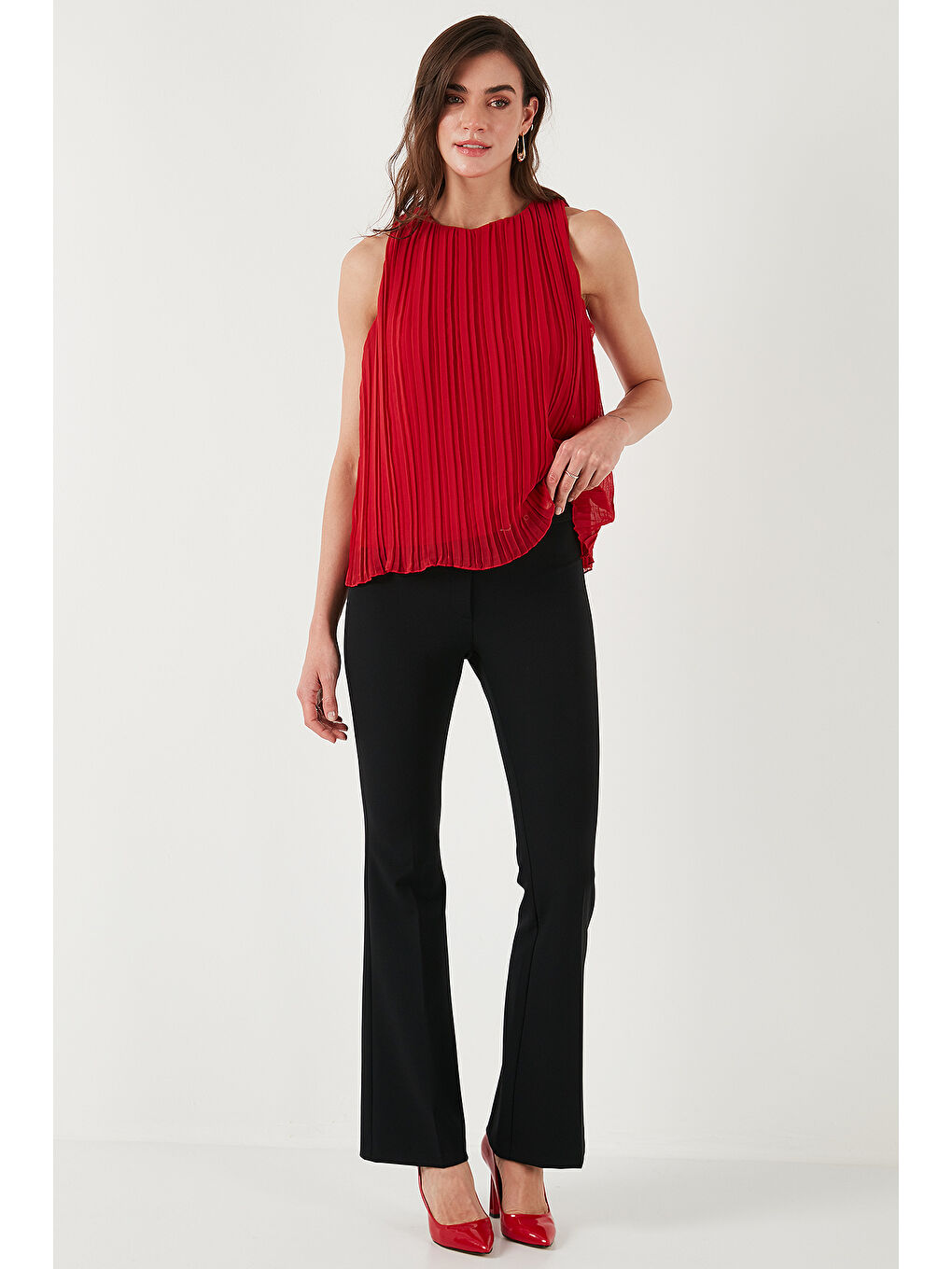 Kırmızı Astarlı Kalın Askılı Standart Fit Bisiklet Yaka Şifon Kadın Bluz 611Fb220-2