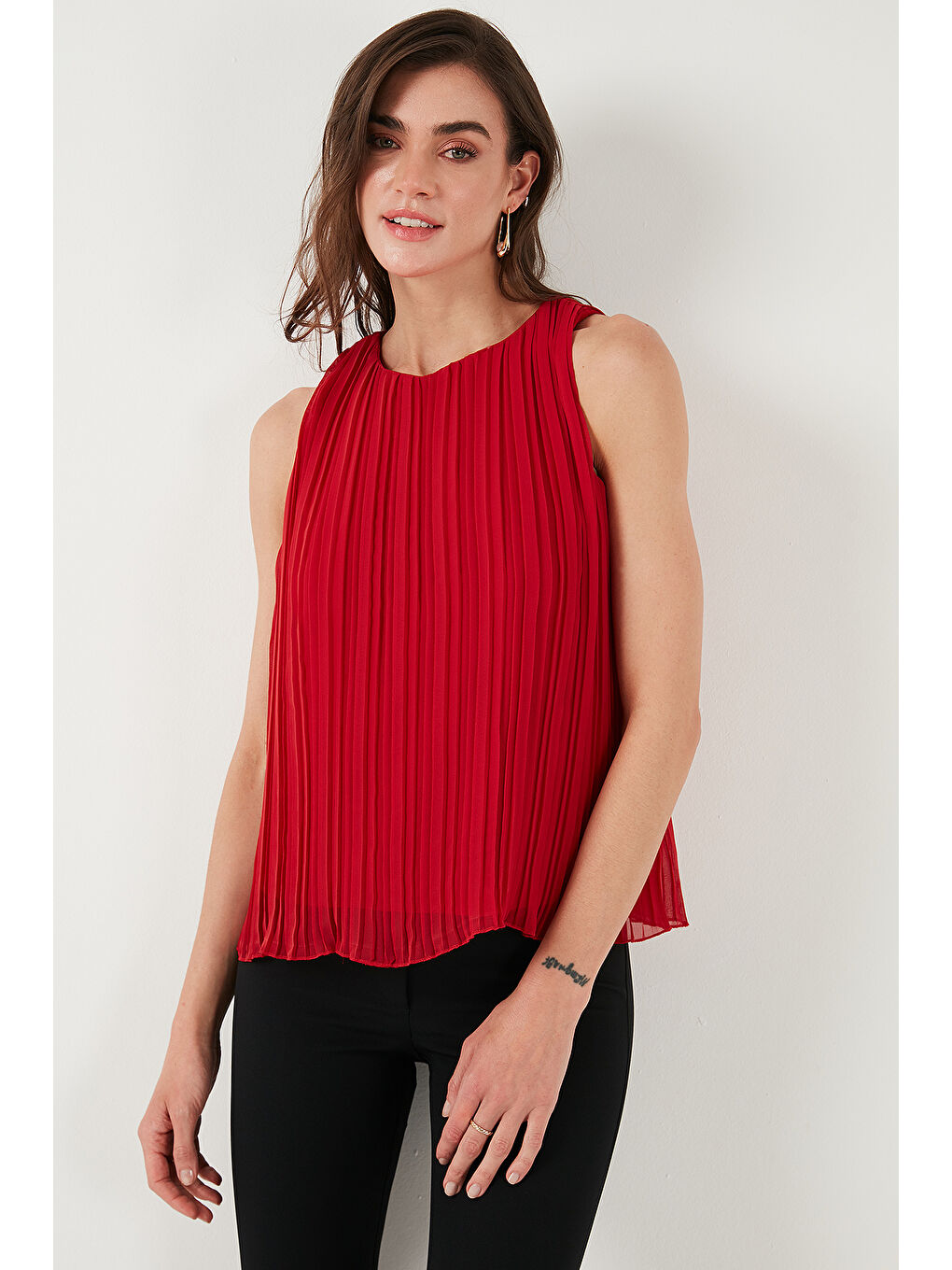 Kırmızı Astarlı Kalın Askılı Standart Fit Bisiklet Yaka Şifon Kadın Bluz 611Fb220-3