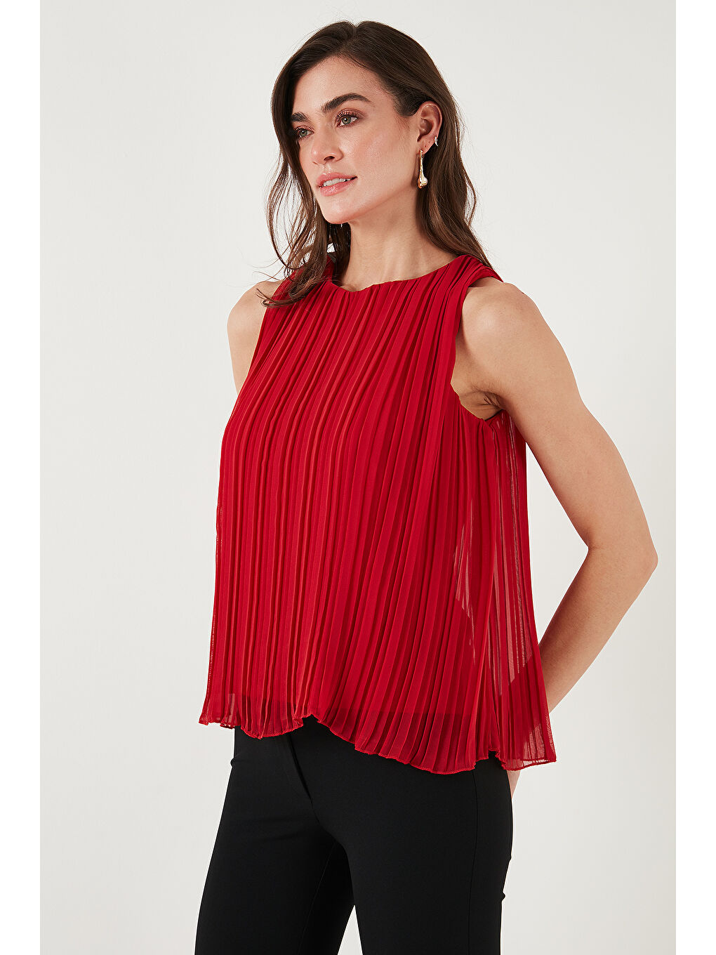 Kırmızı Astarlı Kalın Askılı Standart Fit Bisiklet Yaka Şifon Kadın Bluz 611Fb220-4