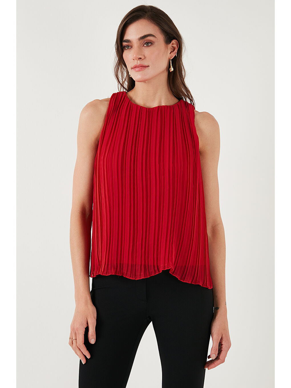 Kırmızı Astarlı Kalın Askılı Standart Fit Bisiklet Yaka Şifon Kadın Bluz 611Fb220-5