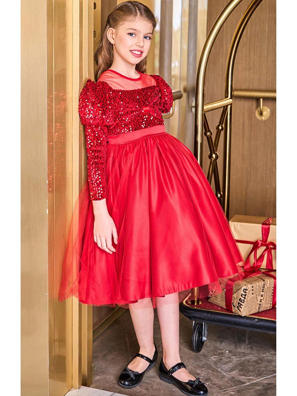 Kız Çocuk Kayık Yaka Şeffaf Tül ve Göğsü Kadife Pul Detaylı Eteği Kabarık Balon Kol Kırmızı Abiye-2