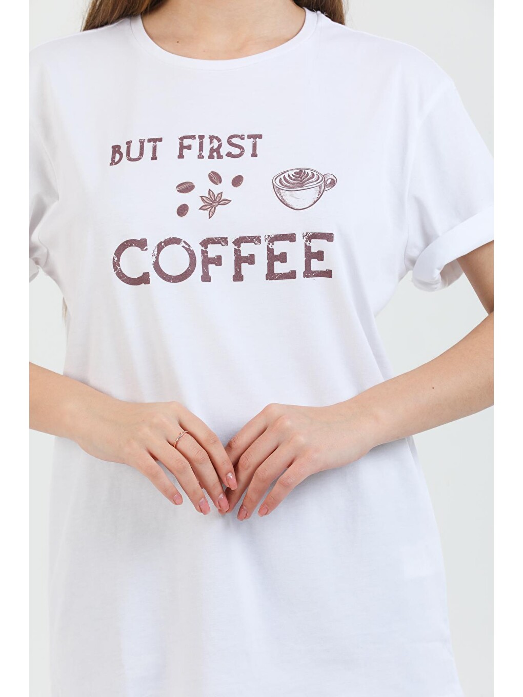 Beyaz But First Coffee Baskılı Pamuklu Bisiklet Yaka Oversize Kadın Tişört.-1
