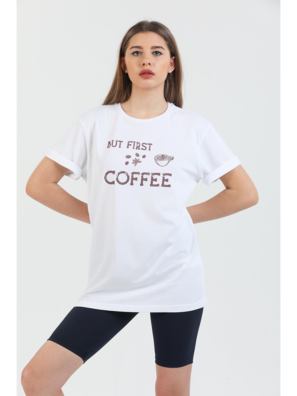 Beyaz But First Coffee Baskılı Pamuklu Bisiklet Yaka Oversize Kadın Tişört.-2
