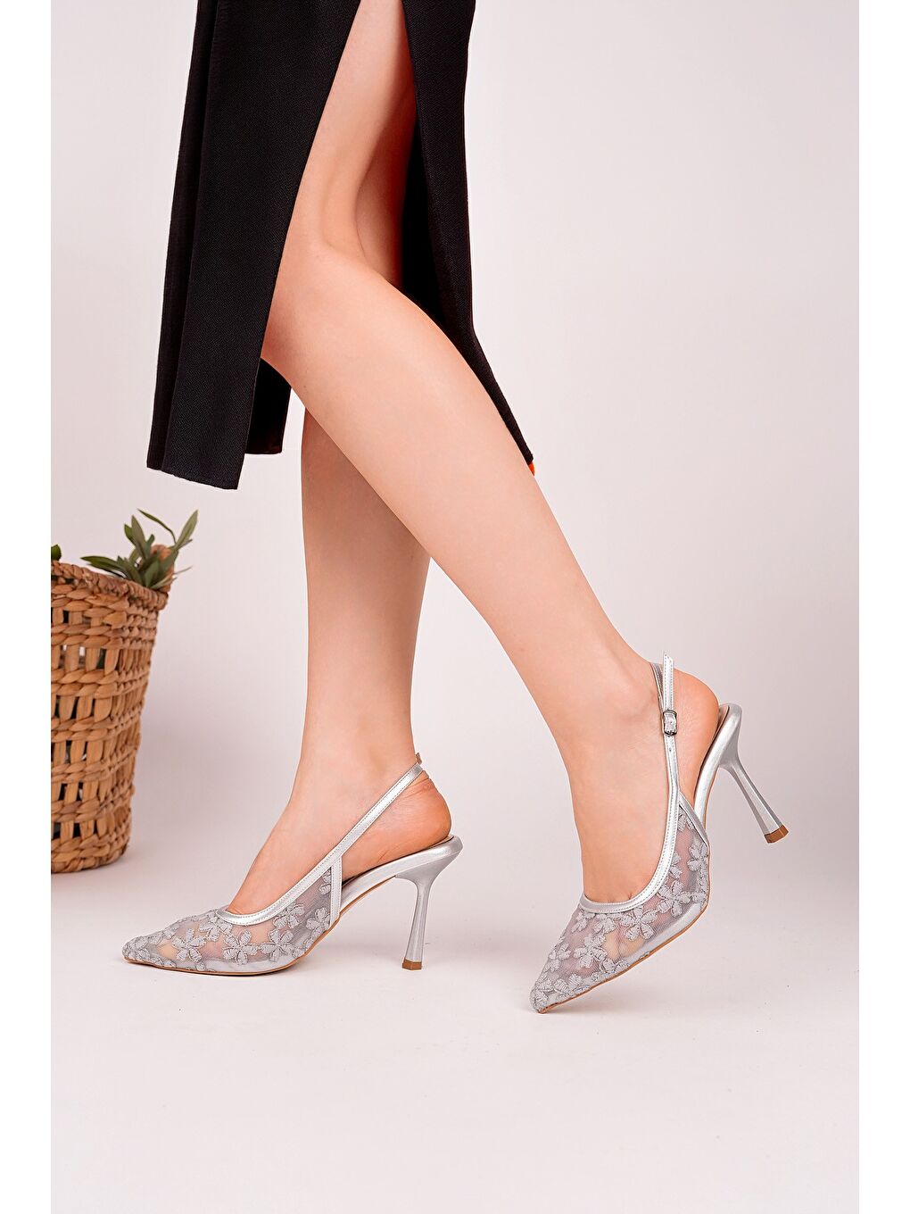 Gri ARİS Dantel Detaylı Sivri Burun Arkası Açık İnce Topuklu Kadın Abiye Ayakkabı-4