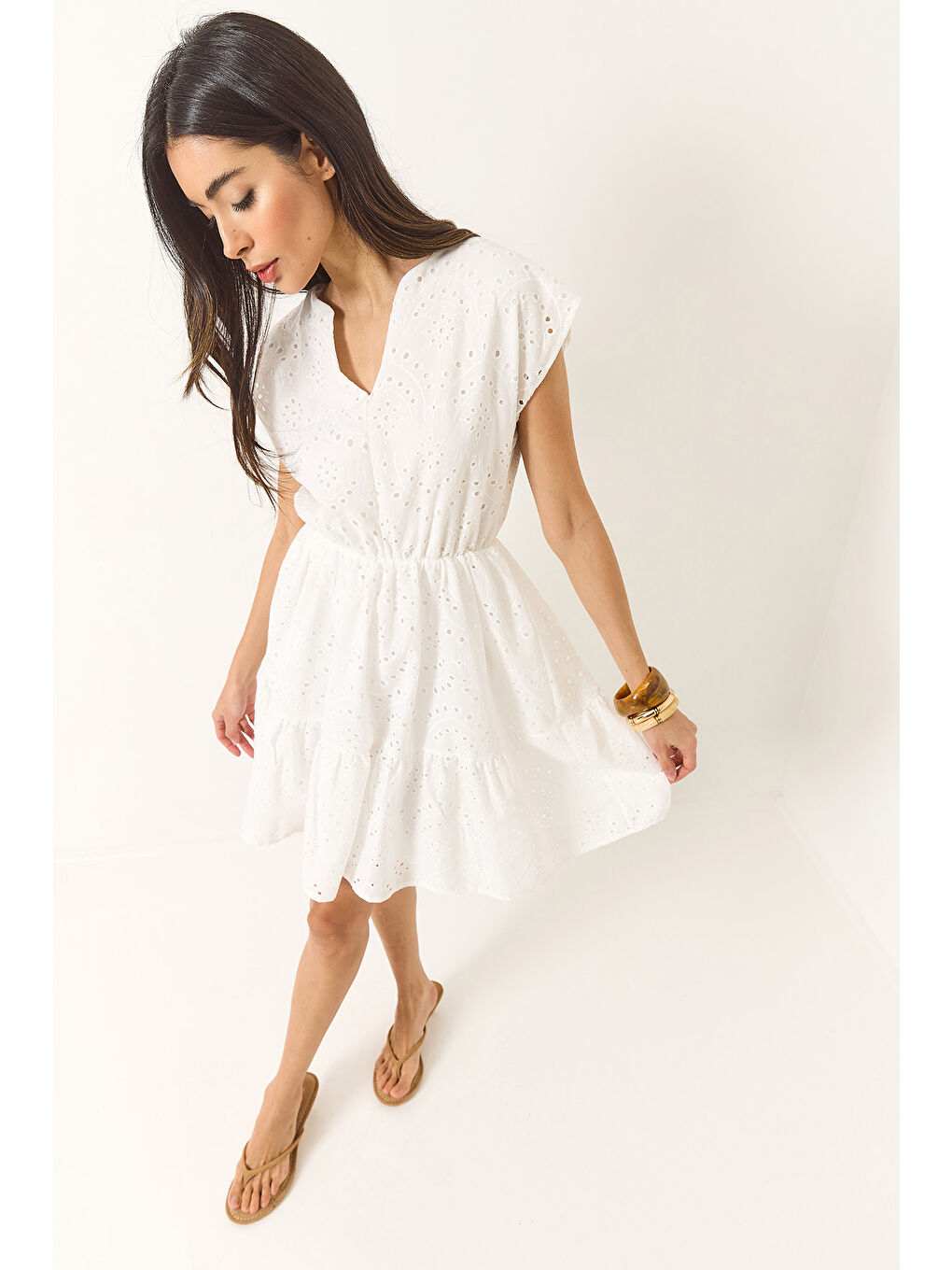 Beyaz Kadın V Yaka Beli Lastikli Astarlı Mini Fisto Elbise-2