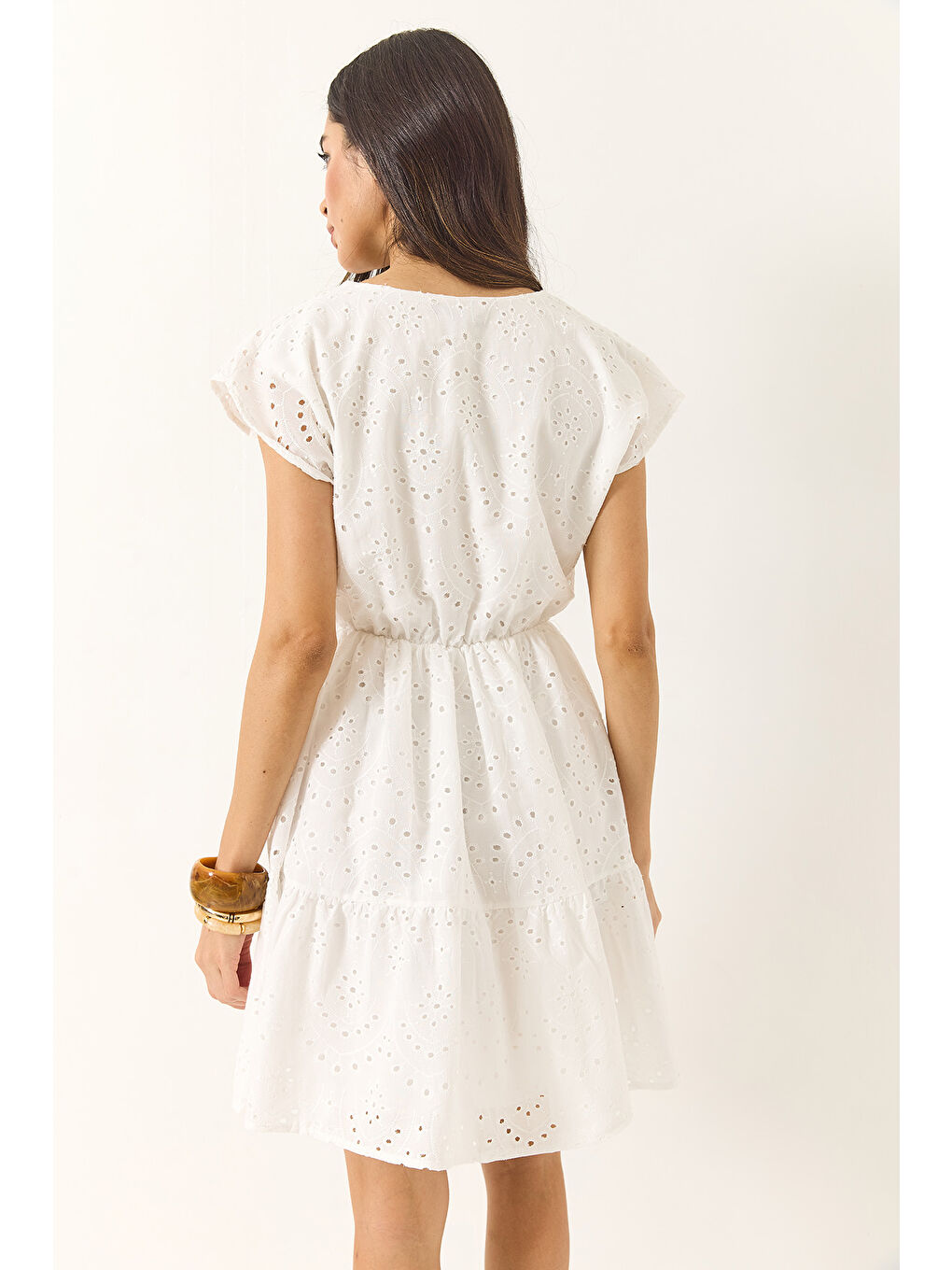 Beyaz Kadın V Yaka Beli Lastikli Astarlı Mini Fisto Elbise-7