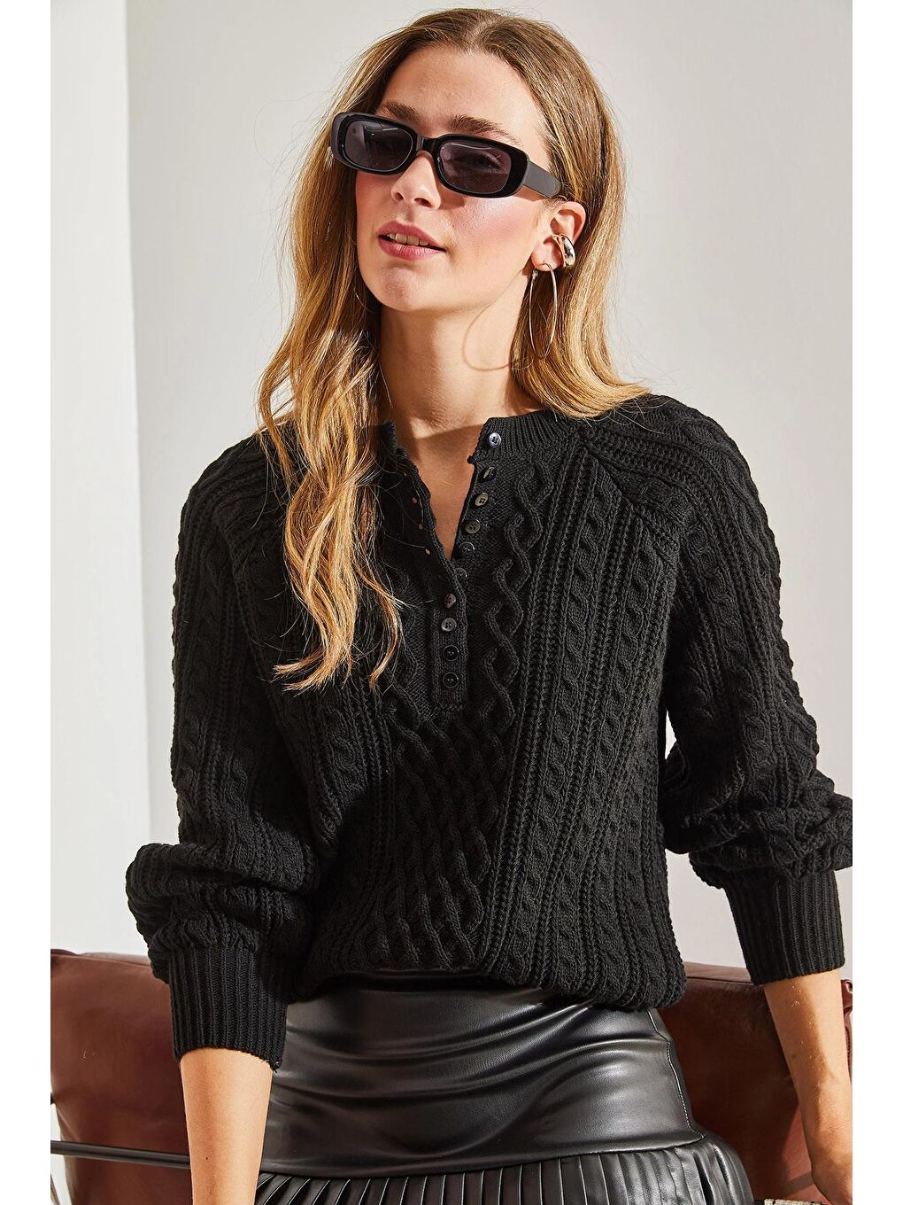 Siyah Kadın Saç Örgülü Düğmeli Triko Kazak-1