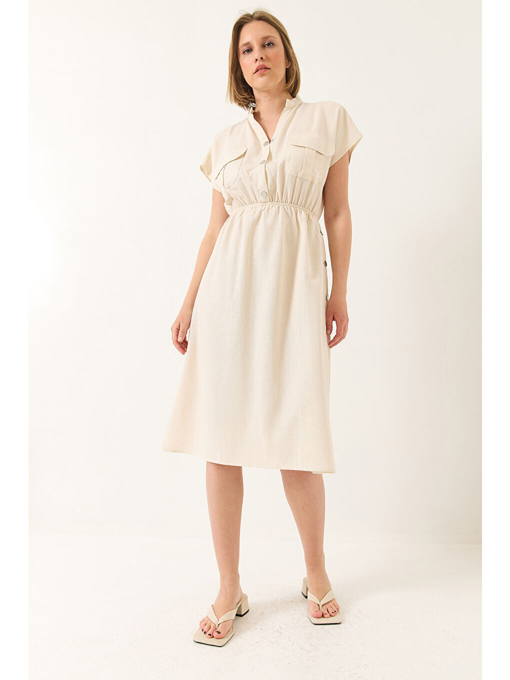 Bej Kadın Beli Lastikli Çıtçıt Detaylı Cepli Keten Elbise-1
