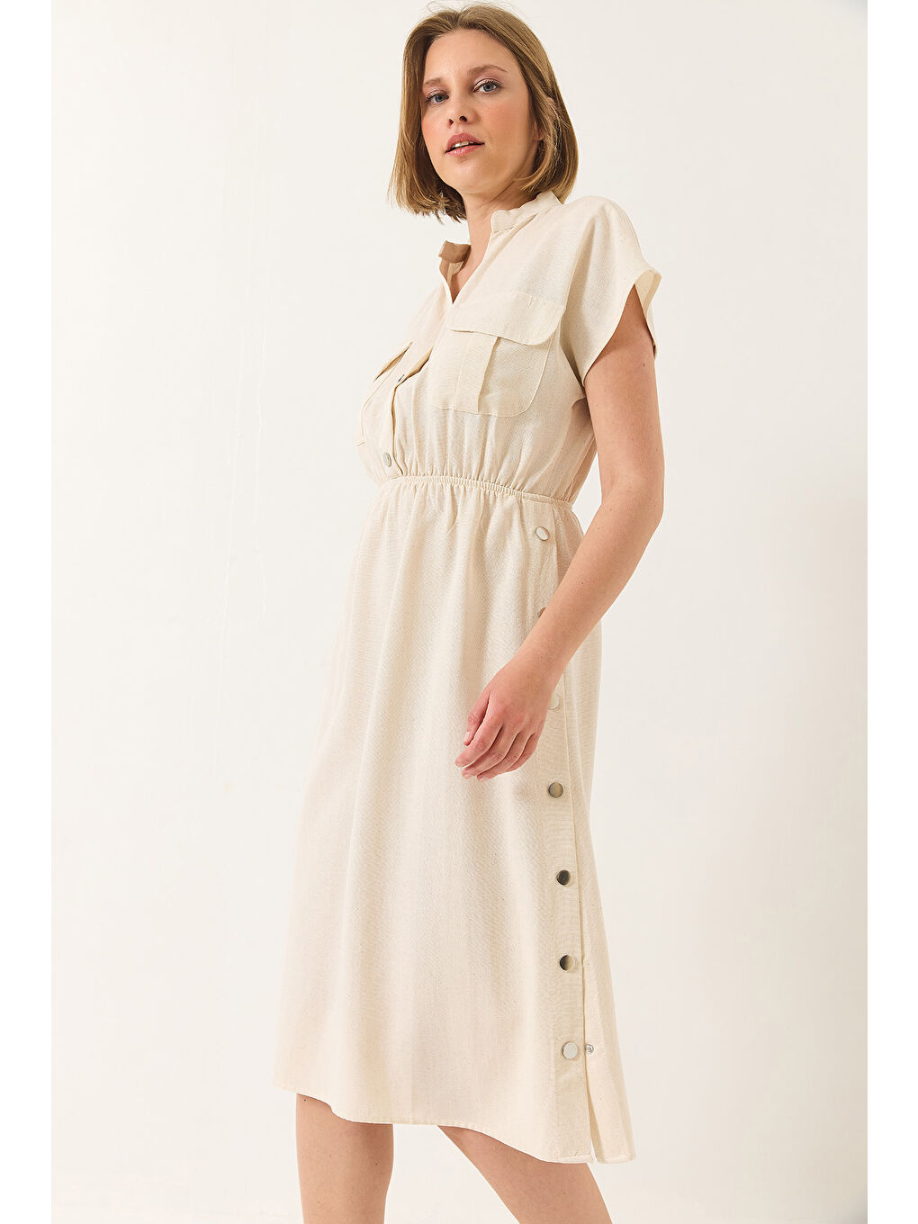 Bej Kadın Beli Lastikli Çıtçıt Detaylı Cepli Keten Elbise-4