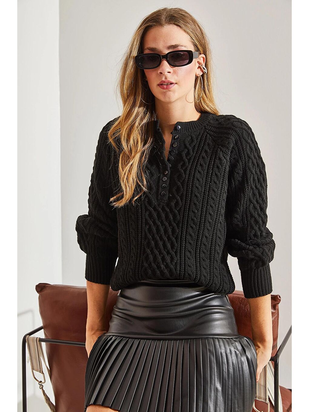 Siyah Kadın Saç Örgülü Düğmeli Triko Kazak-3