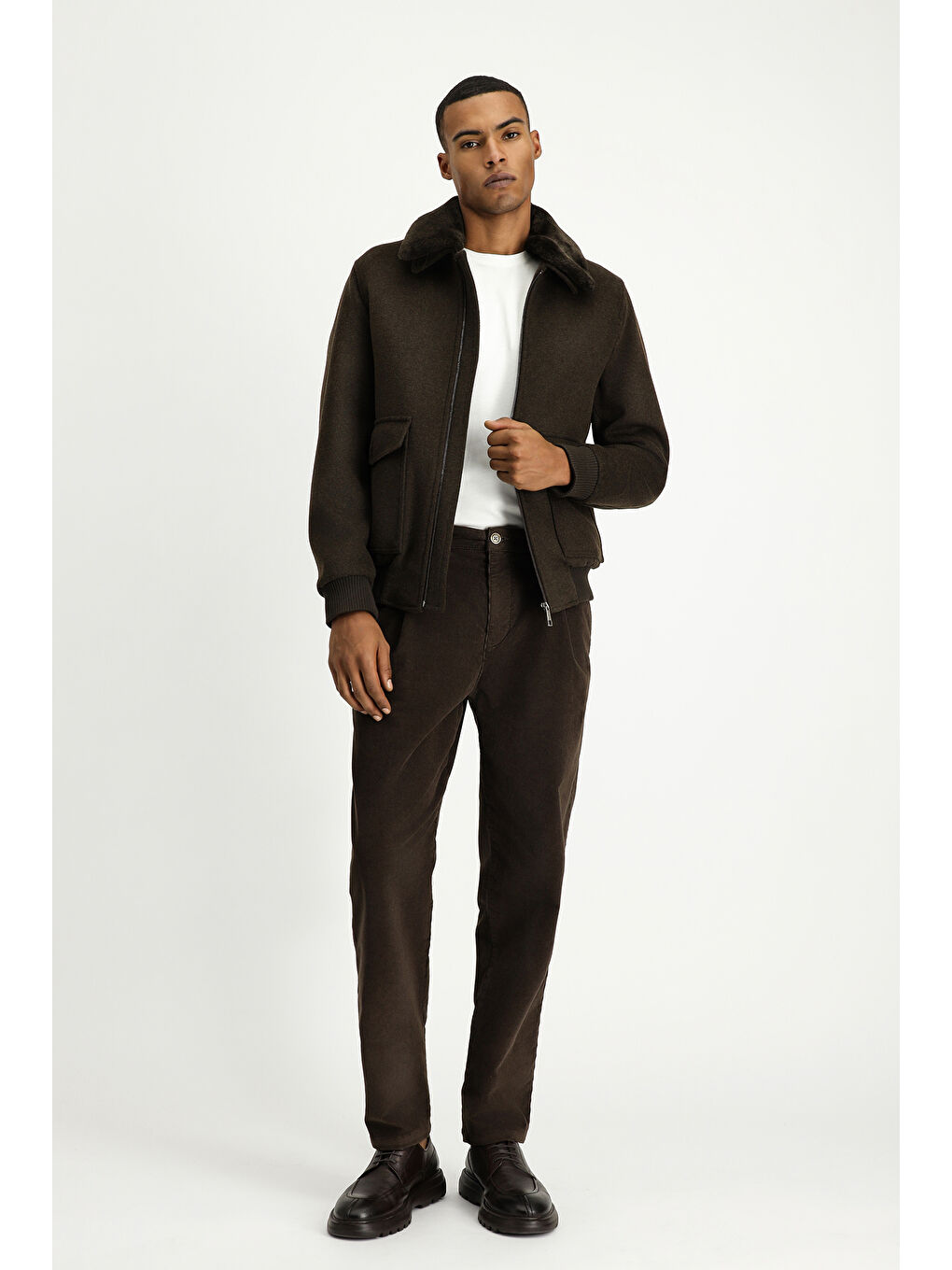 Kahverengi Regular Fit Elastanlı Pileli Kadife Pantolon