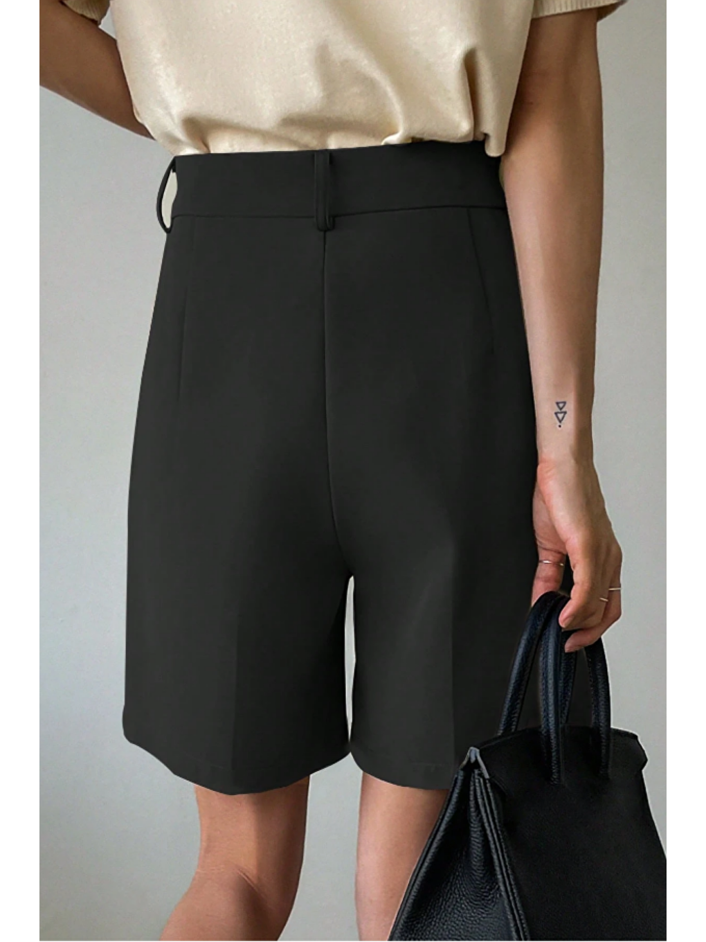 Kadın Kısa Paça Yüksek Bel Oversize Fermuarlı Siyah Şort-3
