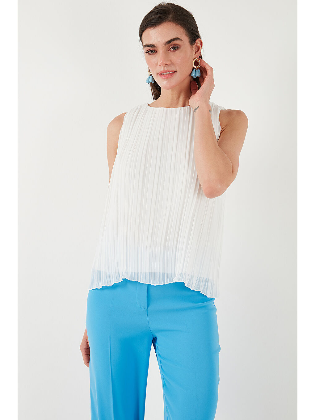 Ekru Astarlı Kalın Askılı Standart Fit Bisiklet Yaka Şifon Kadın Bluz 611Fb220-1