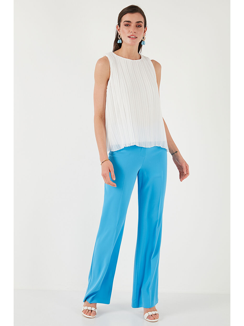 Ekru Astarlı Kalın Askılı Standart Fit Bisiklet Yaka Şifon Kadın Bluz 611Fb220-2