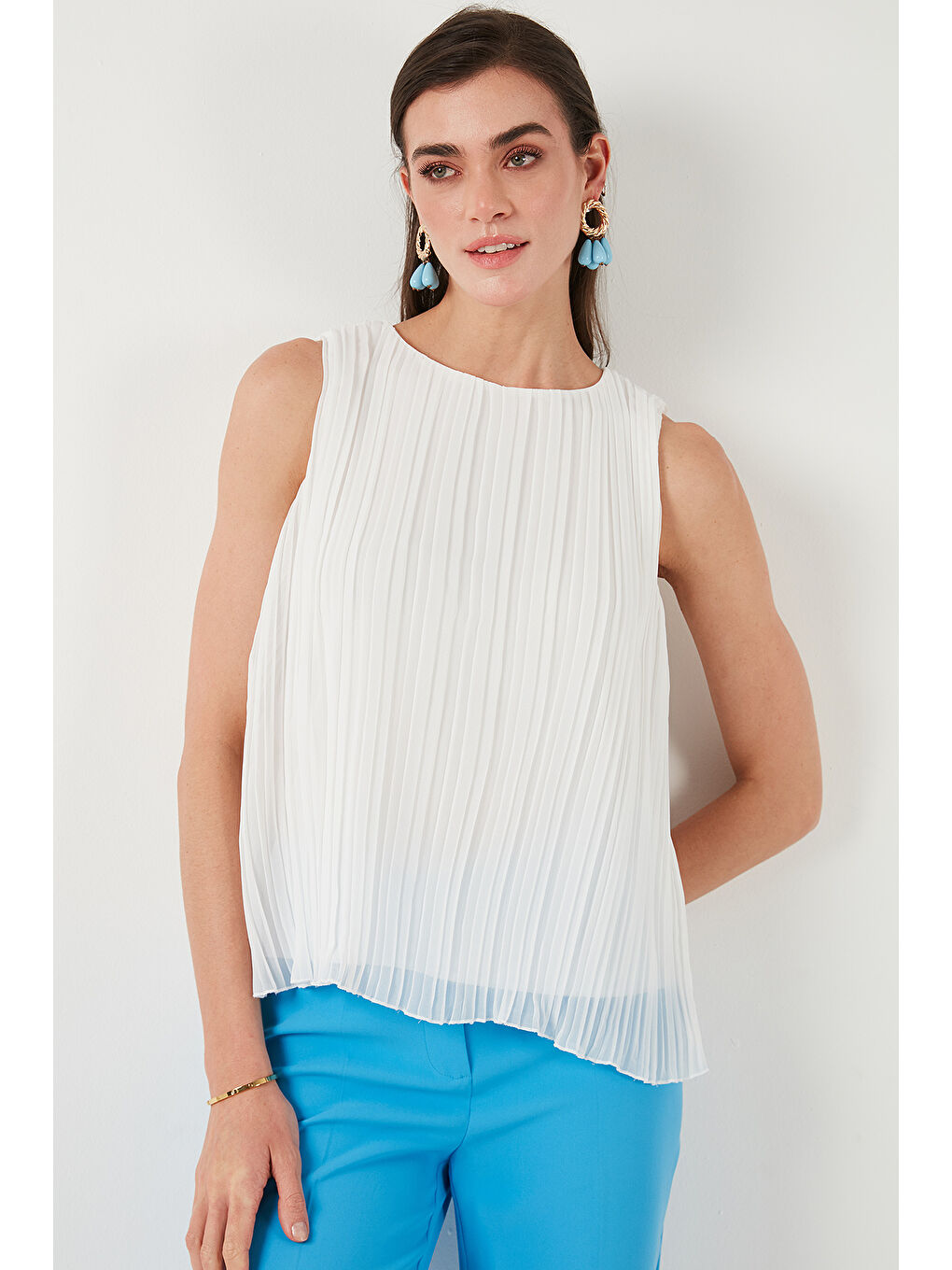 Ekru Astarlı Kalın Askılı Standart Fit Bisiklet Yaka Şifon Kadın Bluz 611Fb220-5