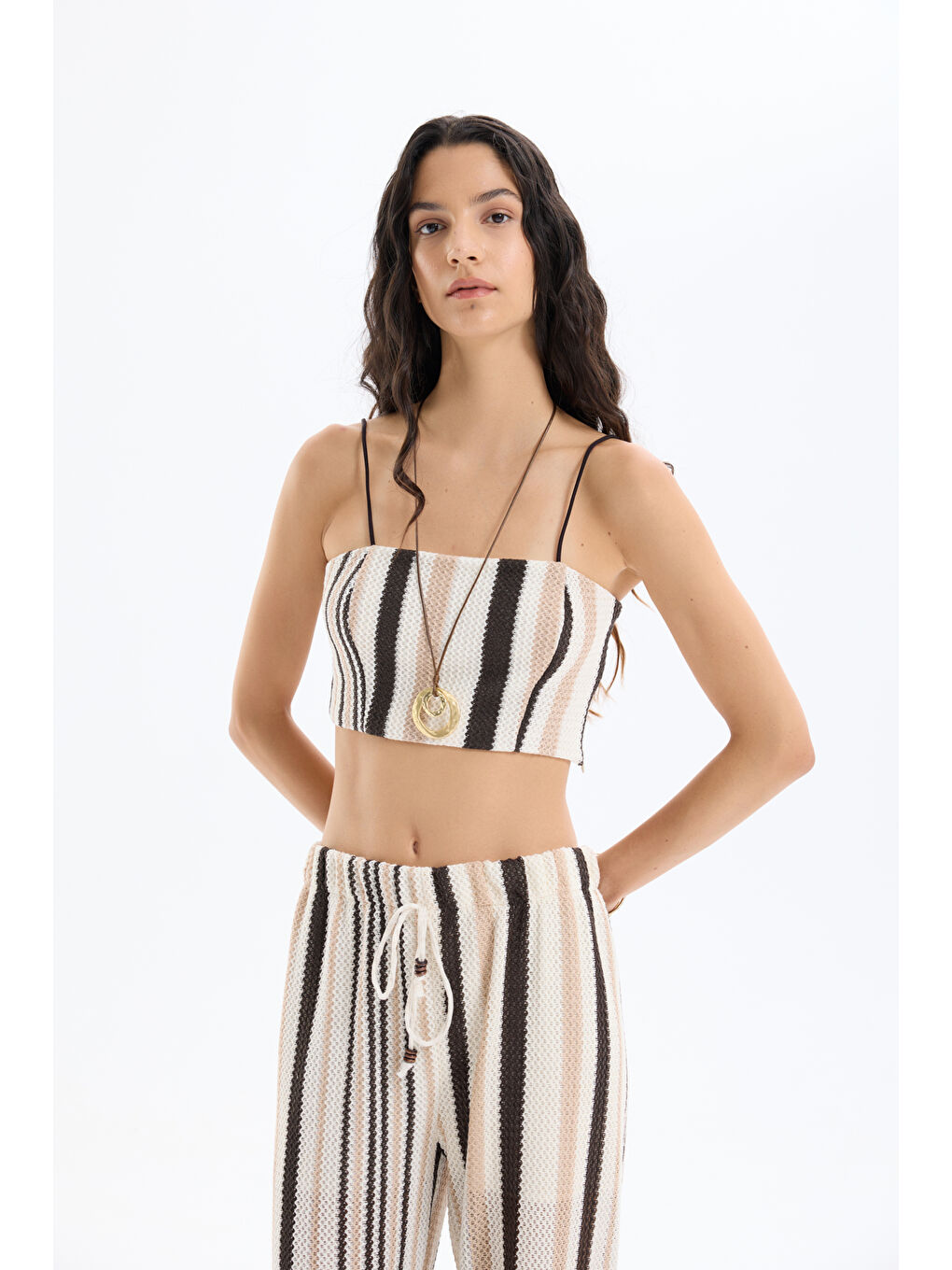 Renkli Örgülü İnce Askılı Büstiyer Bluz Kahverengi