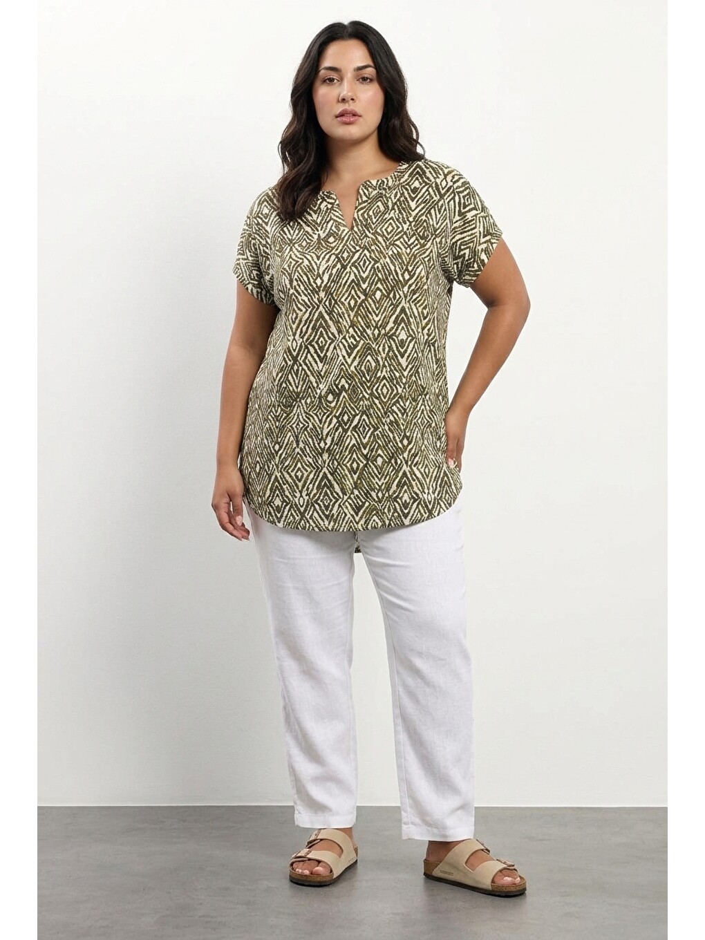 Yeşil Yaka Detaylı Kısa Kollu T-shirt-1